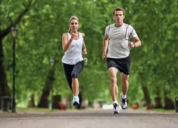 CHẠY BỘ CŨNG PHẢI ĐẸP – OUTFIT GỢI Ý DÀNH CHO RUNNER